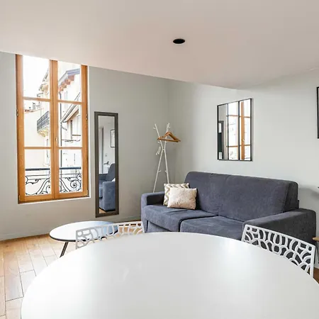 Large Duplex - Center - 1br/4p