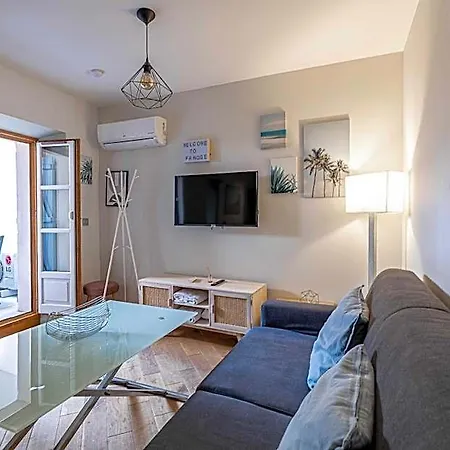 Large Duplex - Center - 1br/4p