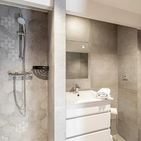 Large Duplex - Center - 1br/4p 2*