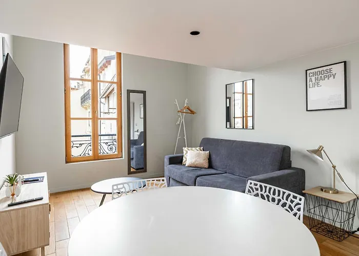 Large Duplex - Center - 1br/4p